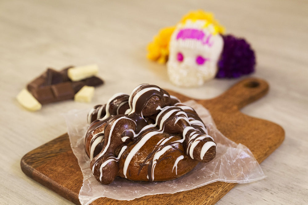 Pan de Muerto con Chocolate